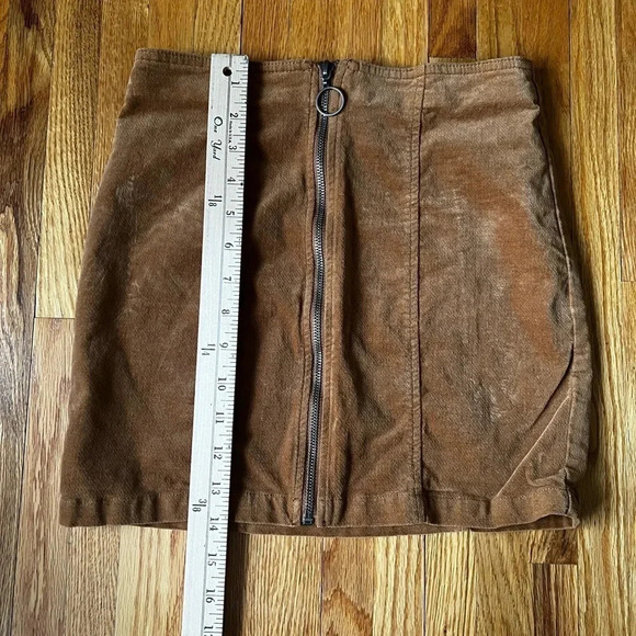Forever21 velvet mini skirt - Picture 2 of 4